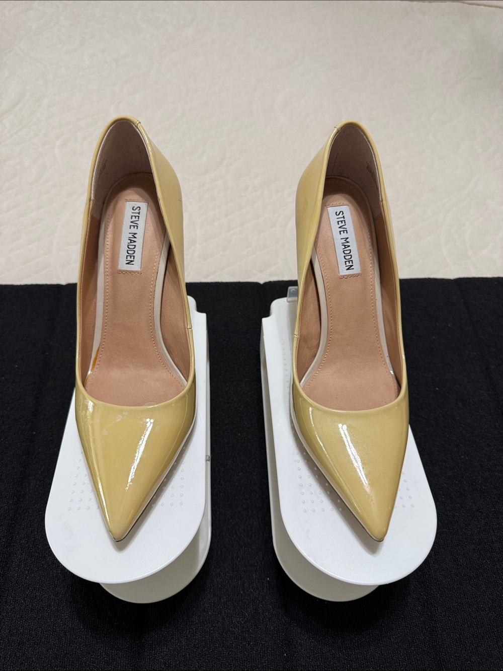 Steve Madden Glossy Lemon Patent Pointed-Toe Pump 8.5
